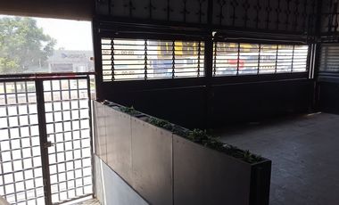 Renta Local Comercial sobre Bernardo Quintana en Loma Dorada Querétaro