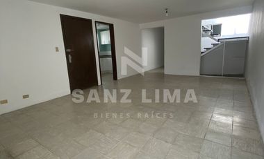 Las Fuentes: Casa en privada con acceso controlado