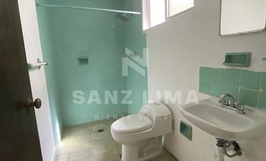 Las Fuentes: Casa en privada con acceso controlado