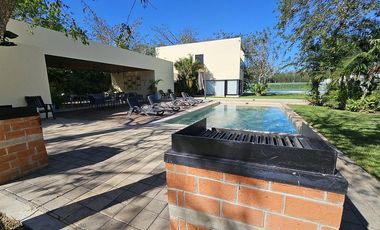 Casa en Zendera, con doble altura y recamara en planta baja
