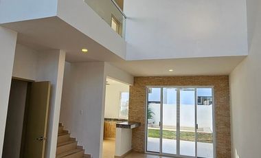 Casa en Zendera, con doble altura y recamara en planta baja
