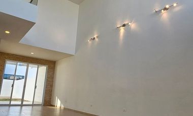 Casa en Zendera, con doble altura y recamara en planta baja
