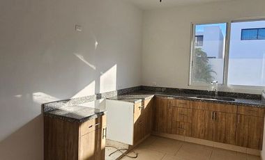 Casa en Zendera, con doble altura y recamara en planta baja