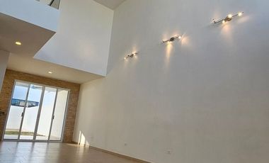 Casa en Zendera, con doble altura y recamara en planta baja