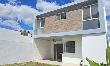 Casa en Zendera, con doble altura y recamara en planta baja