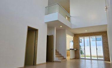 Casa en Zendera, con doble altura y recamara en planta baja
