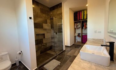 CASA EN VENTA PRIVADA ZENDERA, Ubicada en Conkal al Norte de Mérida