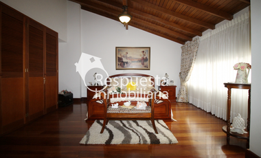 Vendo casa el poblado loma  parra unidad cerrada. Medellin. ✅