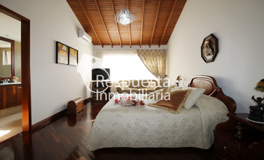 Vendo casa el poblado loma  parra unidad cerrada. Medellin. ✅