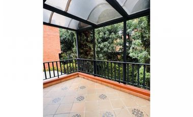 Vendo casa el poblado loma  parra unidad cerrada. Medellin. ✅