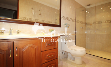 Vendo casa el poblado loma  parra unidad cerrada. Medellin. ✅