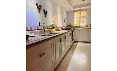 Vendo casa el poblado loma  parra unidad cerrada. Medellin. ✅