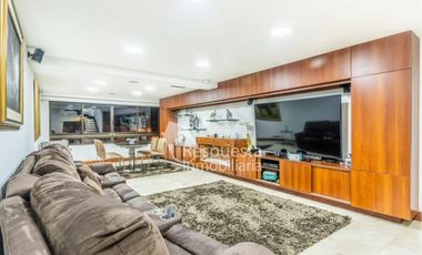 Venta en el poblado, hermosa casa con piscina privada en Medellín✅