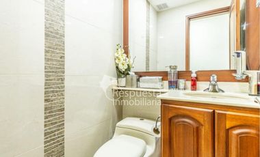 Venta en el poblado, hermosa casa con piscina privada en Medellín✅
