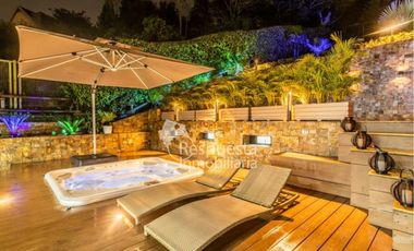 Venta en el poblado, hermosa casa con piscina privada en Medellín✅