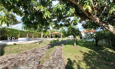 VENTA LINDA CASA DE UN PISO EN EL MEJOR CONDOMINIO DE CHINAUTA C/MARCA