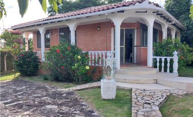 VENTA LINDA CASA DE UN PISO EN EL MEJOR CONDOMINIO DE CHINAUTA C/MARCA