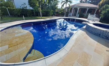 VENTA LINDA CASA DE UN PISO EN EL MEJOR CONDOMINIO DE CHINAUTA C/MARCA