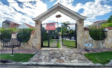 VENTA LINDA CASA DE UN PISO EN EL MEJOR CONDOMINIO DE CHINAUTA C/MARCA