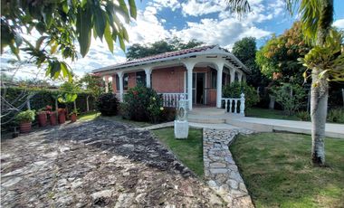 VENTA LINDA CASA DE UN PISO EN EL MEJOR CONDOMINIO DE CHINAUTA C/MARCA