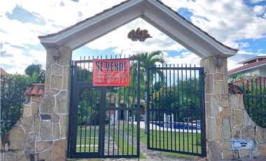 VENTA LINDA CASA DE UN PISO EN EL MEJOR CONDOMINIO DE CHINAUTA C/MARCA