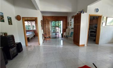 VENTA LINDA CASA DE UN PISO EN EL MEJOR CONDOMINIO DE CHINAUTA C/MARCA