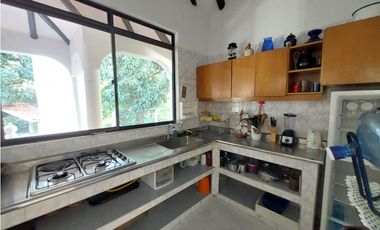 VENTA LINDA CASA DE UN PISO EN EL MEJOR CONDOMINIO DE CHINAUTA C/MARCA