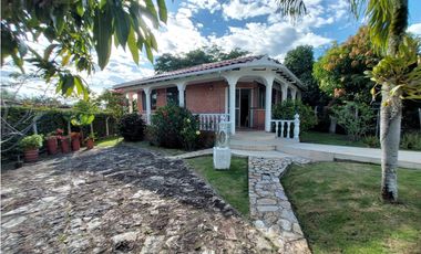 VENTA LINDA CASA DE UN PISO EN EL MEJOR CONDOMINIO DE CHINAUTA C/MARCA