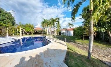 VENTA LINDA CASA DE UN PISO EN EL MEJOR CONDOMINIO DE CHINAUTA C/MARCA