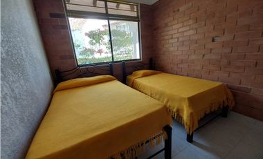 VENTA LINDA CASA DE UN PISO EN EL MEJOR CONDOMINIO DE CHINAUTA C/MARCA