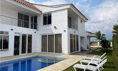 VENTA EXCELENTE CASA CAMPESTRE A PUERTA CERRADA FUSAGASUG C/MARCA