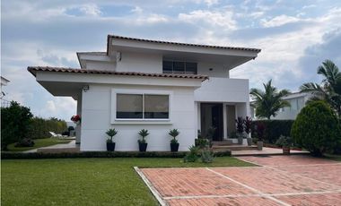 VENTA EXCELENTE CASA CAMPESTRE A PUERTA CERRADA FUSAGASUG C/MARCA