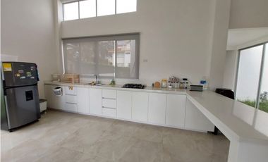 VENTA LINDA CASA EN EL MEJOR CONDOMINIO DE CHINAUTA CUNDINAMARCA