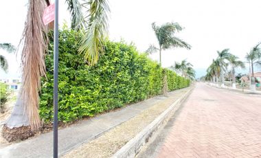 VENTA LOTE ESQUINERO SUPER UBICADO EN EL MEJOR CONDOMINIO DE CHINAUTA