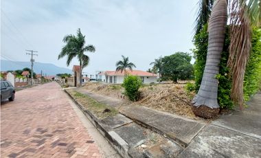VENTA LOTE ESQUINERO SUPER UBICADO EN EL MEJOR CONDOMINIO DE CHINAUTA