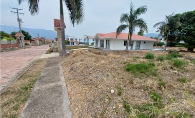 VENTA LOTE ESQUINERO SUPER UBICADO EN EL MEJOR CONDOMINIO DE CHINAUTA