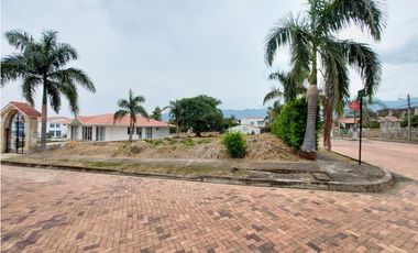 VENTA LOTE ESQUINERO SUPER UBICADO EN EL MEJOR CONDOMINIO DE CHINAUTA