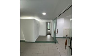 SE VENDE OFICINA EN LA AGUACATALA