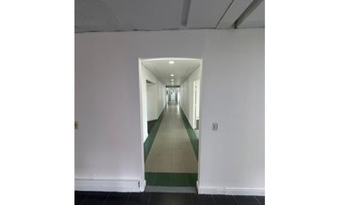 SE VENDE OFICINA EN LA AGUACATALA