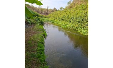 Terreno agrícola de 115 ha. con riego en San Lorenzo Del Mate Progreso