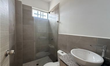 Casa nueva, semi amoblada en alquiler – Urbanización Nahla, sur Manta