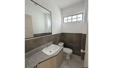 Casa nueva, semi amoblada en alquiler – Urbanización Nahla, sur Manta