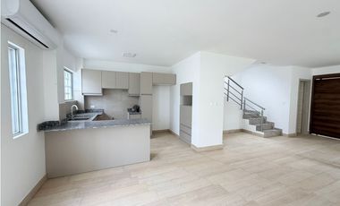 Casa nueva, semi amoblada en alquiler – Urbanización Nahla, sur Manta