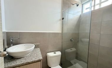 Casa nueva, semi amoblada en alquiler – Urbanización Nahla, sur Manta