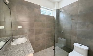 Casa nueva, semi amoblada en alquiler – Urbanización Nahla, sur Manta