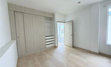 Casa nueva, semi amoblada en alquiler – Urbanización Nahla, sur Manta