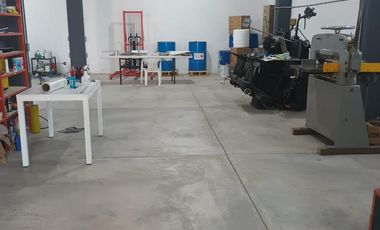 BODEGA EN VENTA  EL SAUZ, TEQUISQUIAPAN Sup 200 m2 ( Titulo de Propiedad )