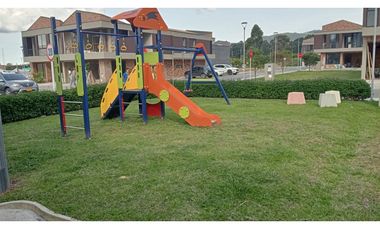 CASA EN ARRIENDO EN UNIDAD CERRADA