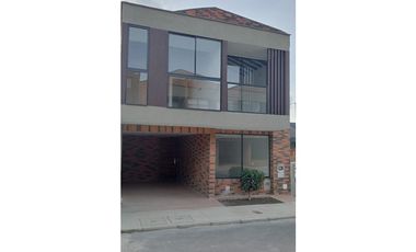 CASA EN ARRIENDO EN UNIDAD CERRADA