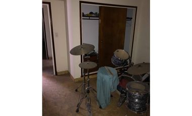 VENTA DE IMPORTANTE CASA DE 5 AMBIENTES + DEPARTAMENTO 3 AMBIENTES